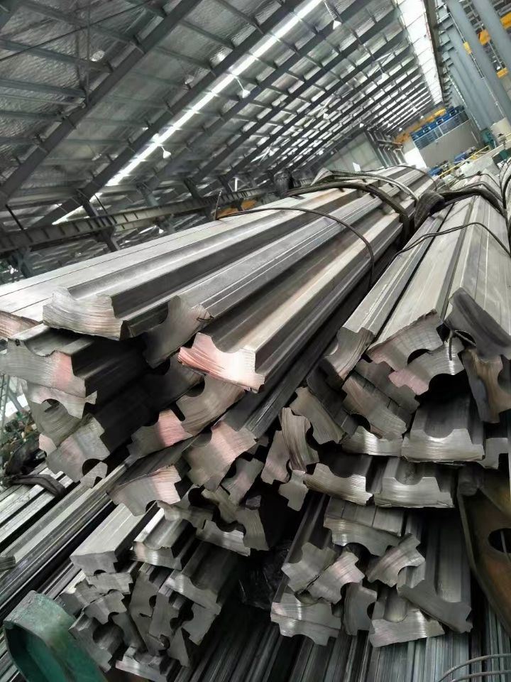 A53/A500 Cold Drawn Carbon Alloy Steel Triangle Steel Bar / Triangle Steel Rod