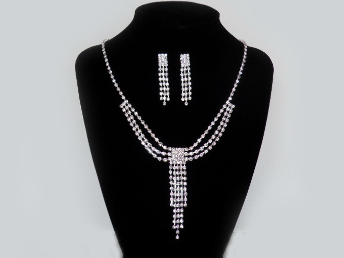 China Suppliers Luxury Newest Design Fashion Jewelry Necklace Set for Women