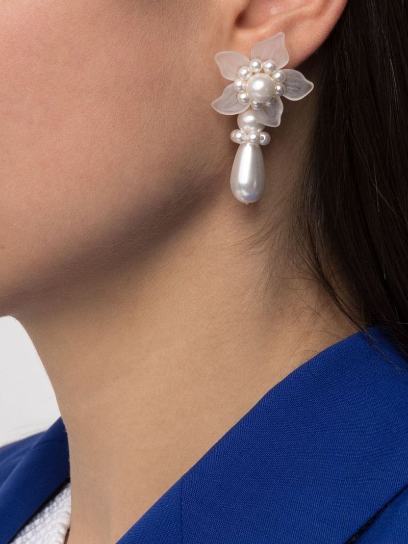 Fashionable and Elegant Flower Pearl Earrings Jewelry