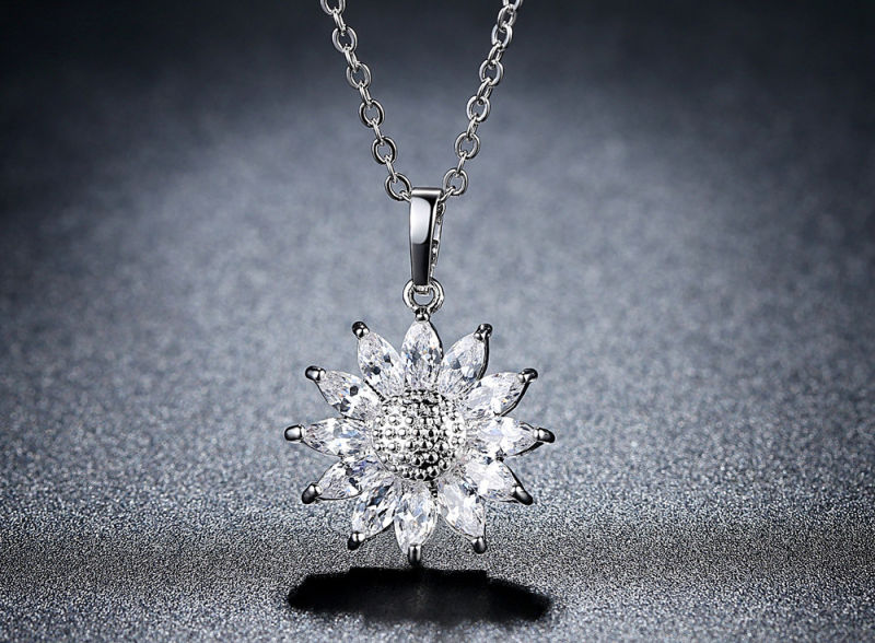 2018 New Arrived Copper Alloy Jewelry Necklaces Colorized Zircon Flower Pendant Necklace for Women