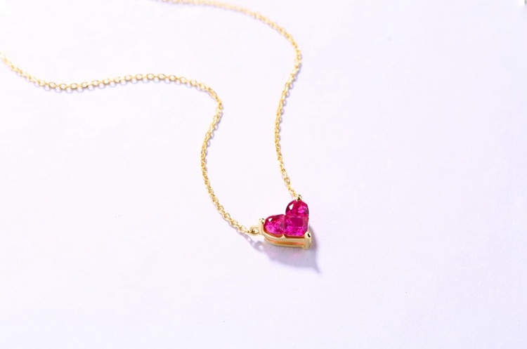 Lovely Heart Shape Gold Necklaces Genuine Solid Gold Red Corundum Pendant Necklace
