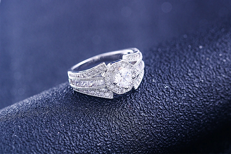 Luxury Diamond Finger Ring for Party and Wedding Jewelry
