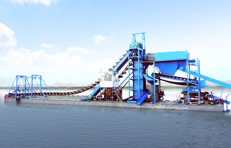 Small Chain Bucket Dredger with 150m3/H Sand/Gold Dredging Capacity