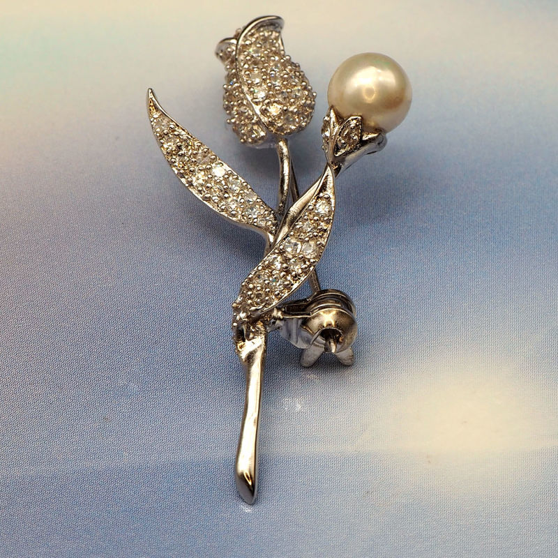 Silver Jewelry Cubic Zirconia Rose Brooch with Freshwater Pearl for Party/Wedding