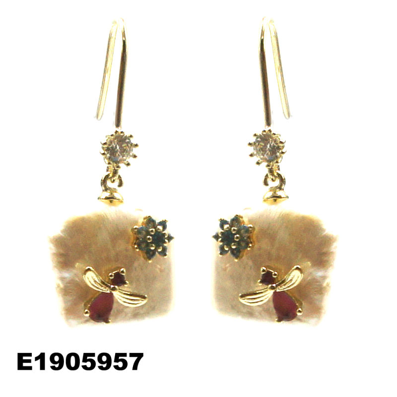 Fashion Jewelry/ Silver Earrings/with Moon Shape Pearl /in Gold Plated
