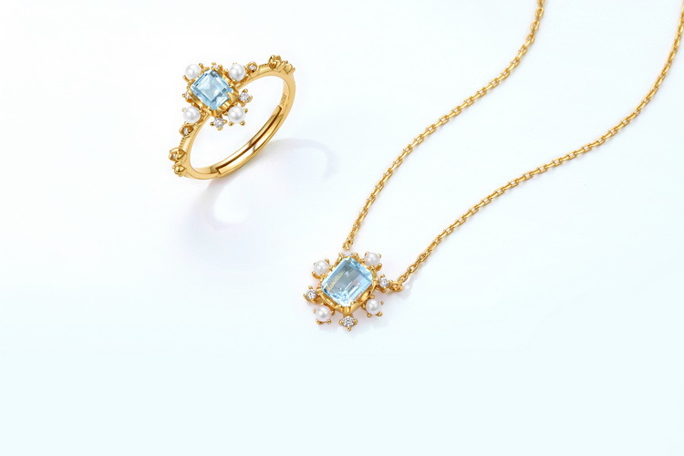 Wholesale Custom Sky Blue Topaz Necklace Jewelry Trendy Gold Plating Necklace with Zircon Pendant