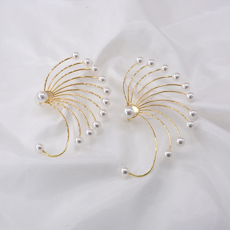 Fashion New Exaggerated Temperament Personality Pearl Fan-Shaped Earrings