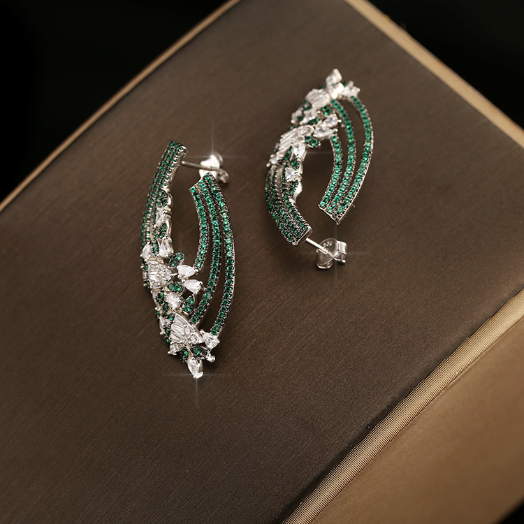 China Manufacturer Women Fashion Earring Silver Earring for Wholesale