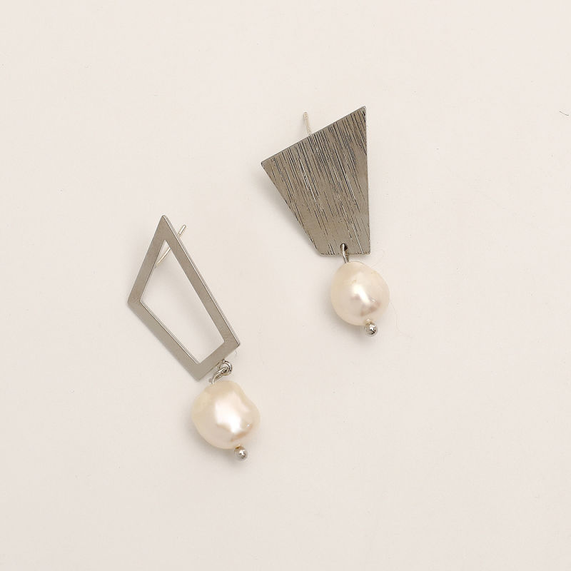 Fashion Simple Freshwater Pearl Metal Earrings Jewelry
