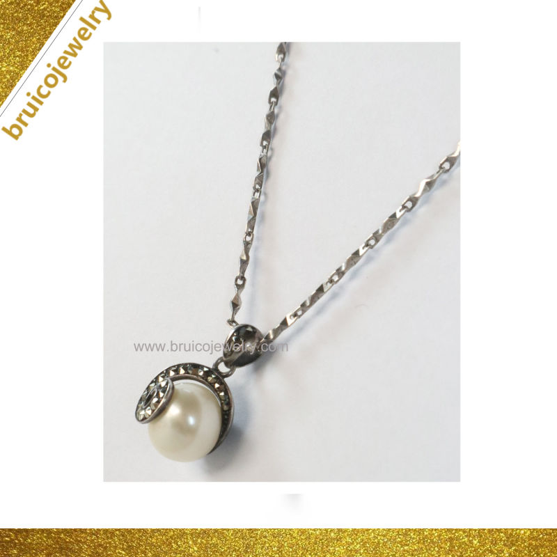 2019 Popular Fashion Design Pearl Necklace with Charms