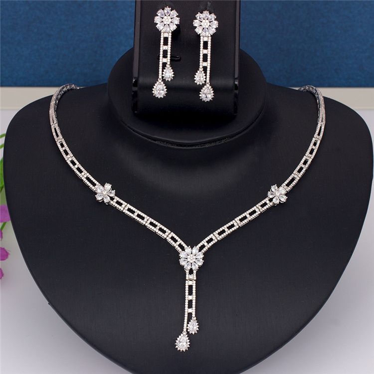 Simple Design Fashion Flower Necklace CZ Stone Set Jewelry