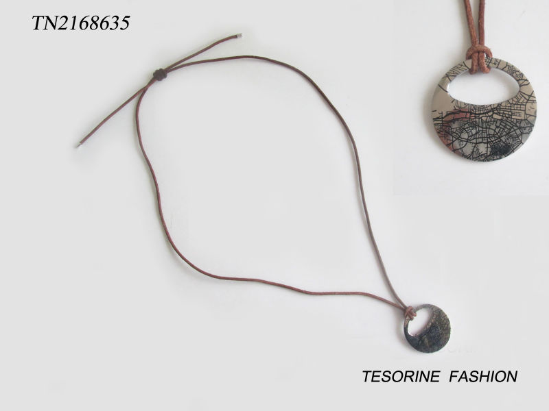 Unique Fashion Design Cheap Fine Quality Jewelry Leather Metal Pendant Necklace