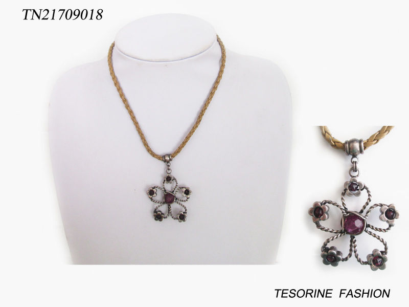 New Arrival Costume Fashion Flower Pendant Leather Necklace