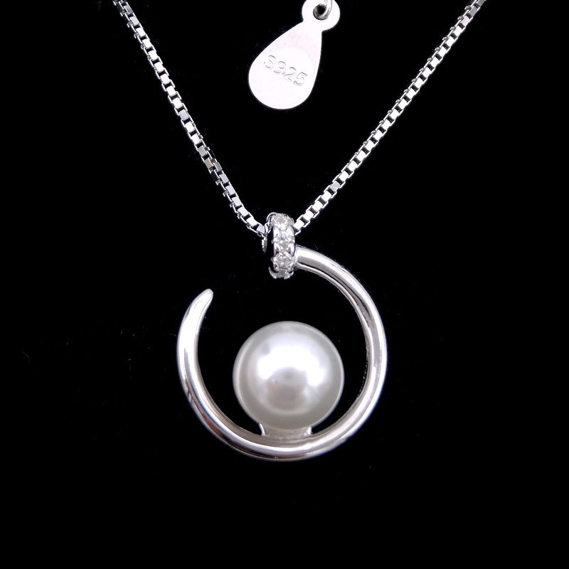 Edgeless Silver Pearl Round Single Pearl Necklace with Heart Shaped