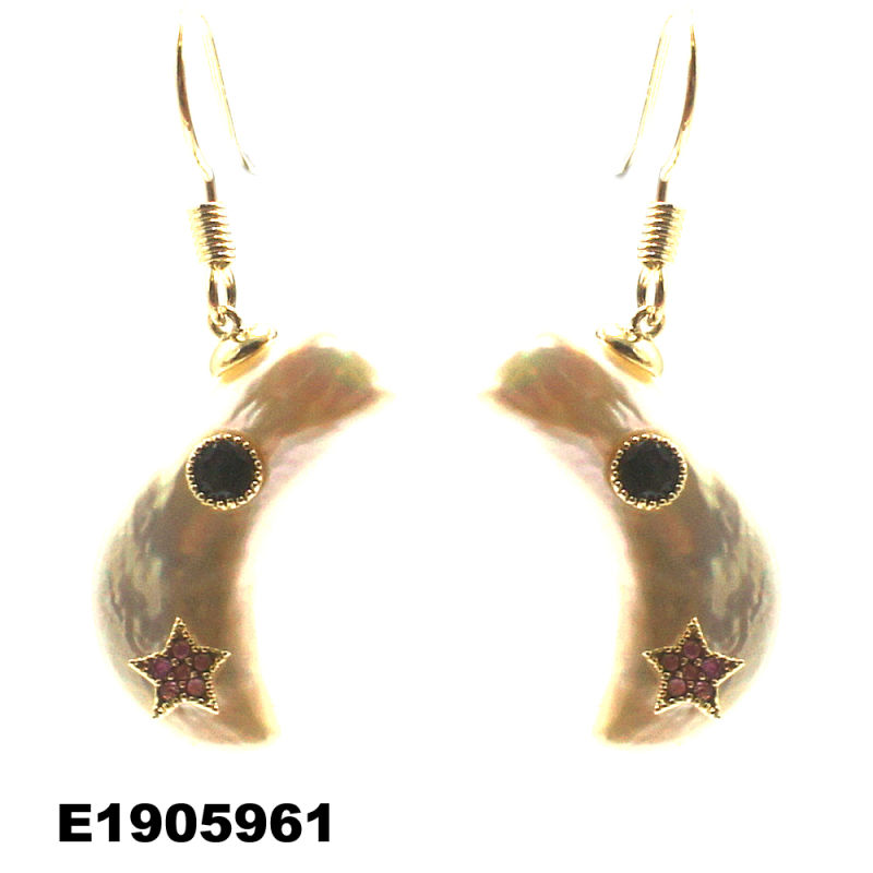 Fashion Jewelry/ Silver Earrings/with Moon Shape Pearl /in Gold Plated
