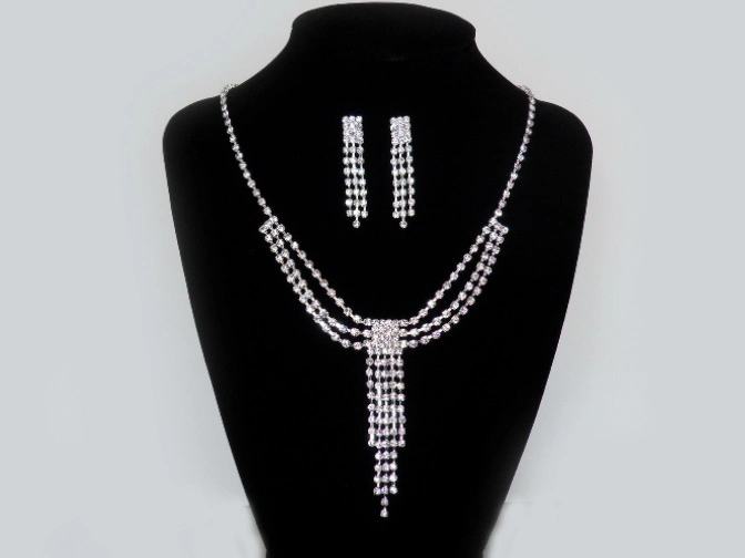 China Manufacturer Best Price Luxury Newest Design Fashion Jewelry Necklace Set for Lady Use