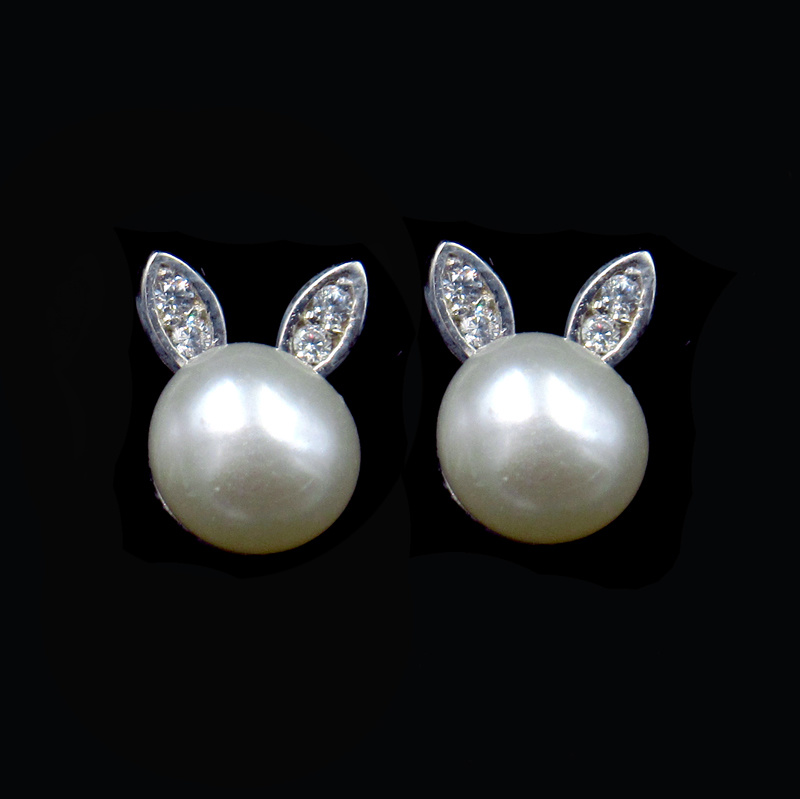 Rabbit Shaped Silver Pearl Earrings with Natural Pearl and Zircon