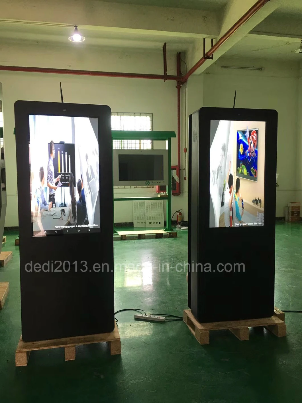 Dedi Floor Standing 55'' Bus Station Waterproof LCD Screen Advertising Outdoor LCD Advertising Billboard