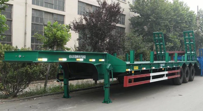 3 Axles 60 Tons Lowboy Semi Trailer Platform Trailer Gooseneck Low Bed Trailer for Sale