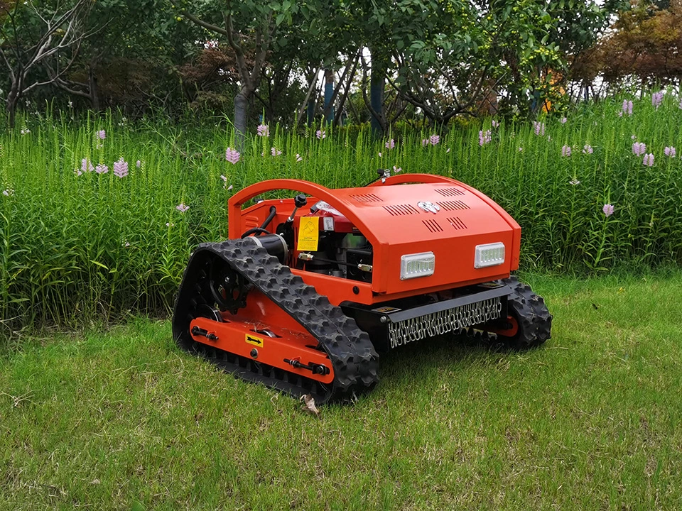 China Gas Crawler Riding Lawn Mower Zero Turn Grass Cutter for Sale