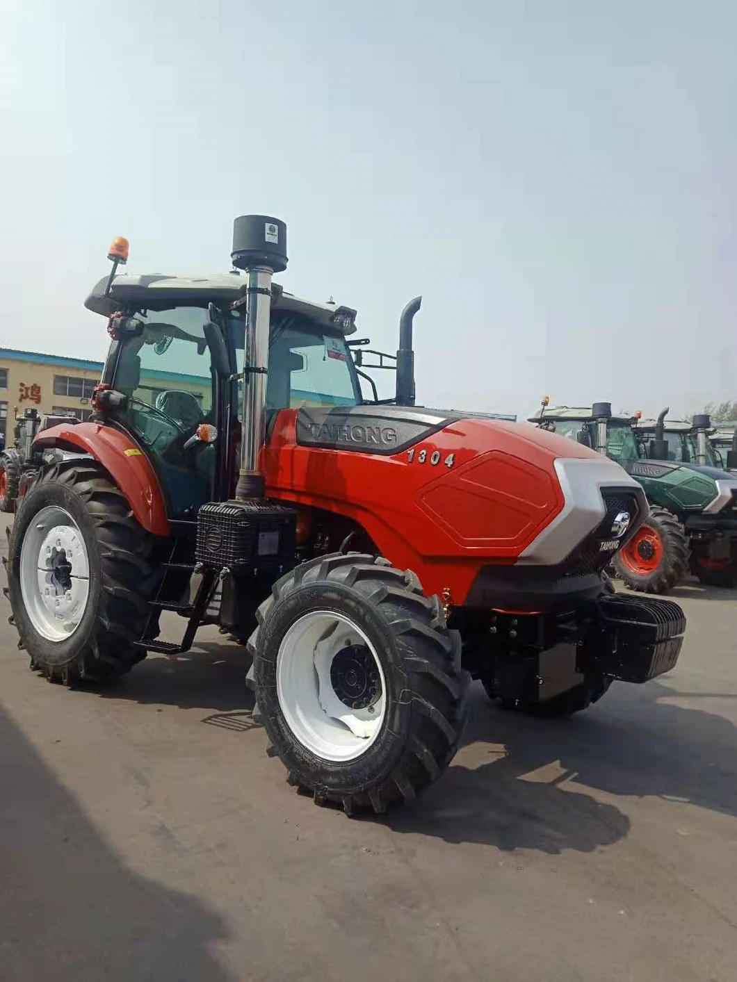 China Factory Directly Supply 130HP 4WD Tractor Machine Agricultural Farm Equipment Farm Tractor
