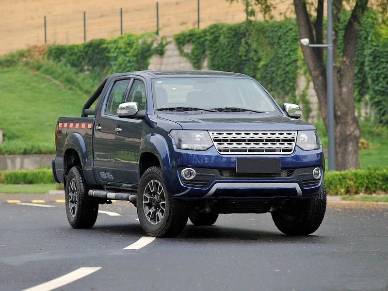 China Best Selling 2 Wheel Drive off-Road Pickup Truck with 5 Seats