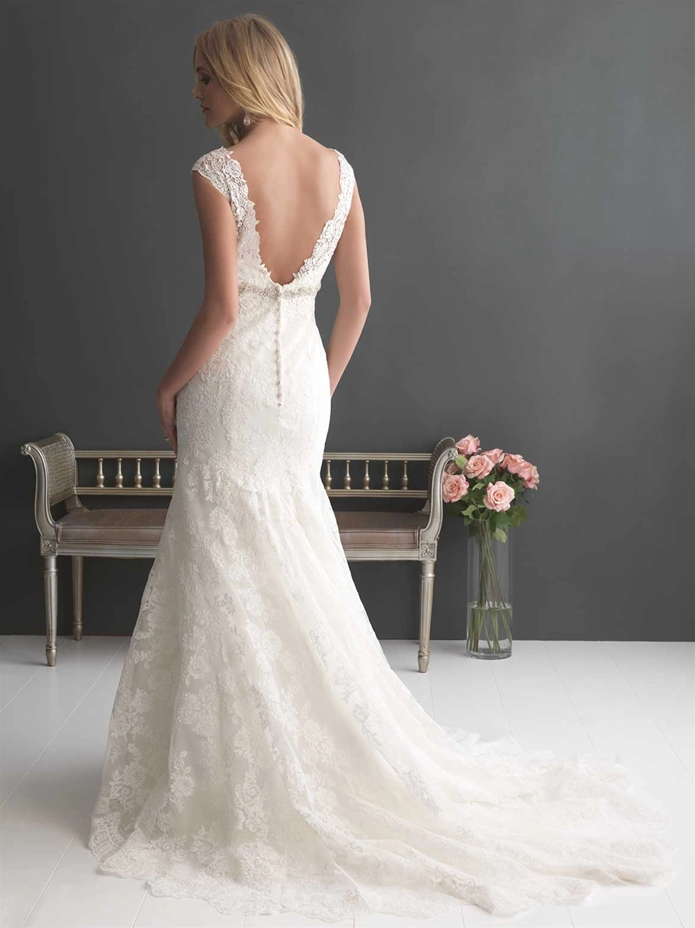 Sexy Backless Lace Wedding Dress Crystal Empire Wedding Bridal Gown Lace Evening Dress Wedding Gowns