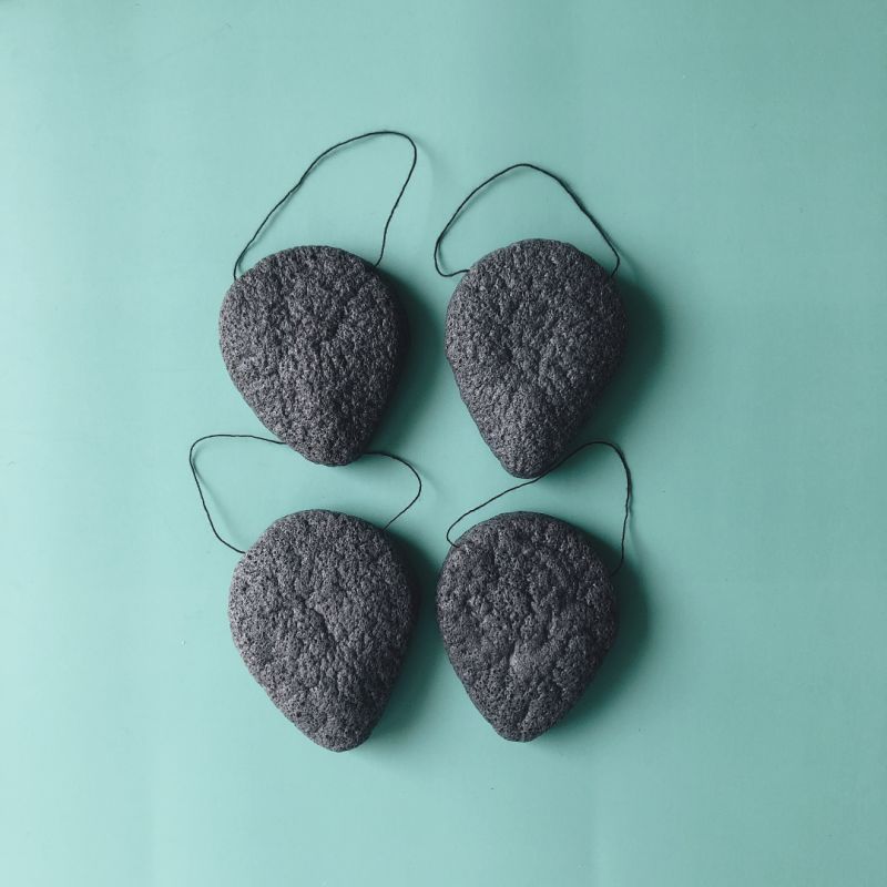 Eco Friendly Konjac Sponge Facial Cleansing Bamboo Charcoal Sponges for Oily Sensitive Skin