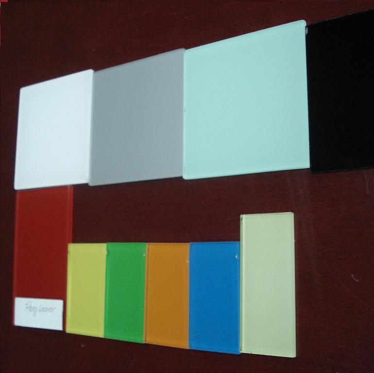 Qingdao Rocky Supply 4mm Super White Green Color Splashback Back Painted Glass with Vinly Back