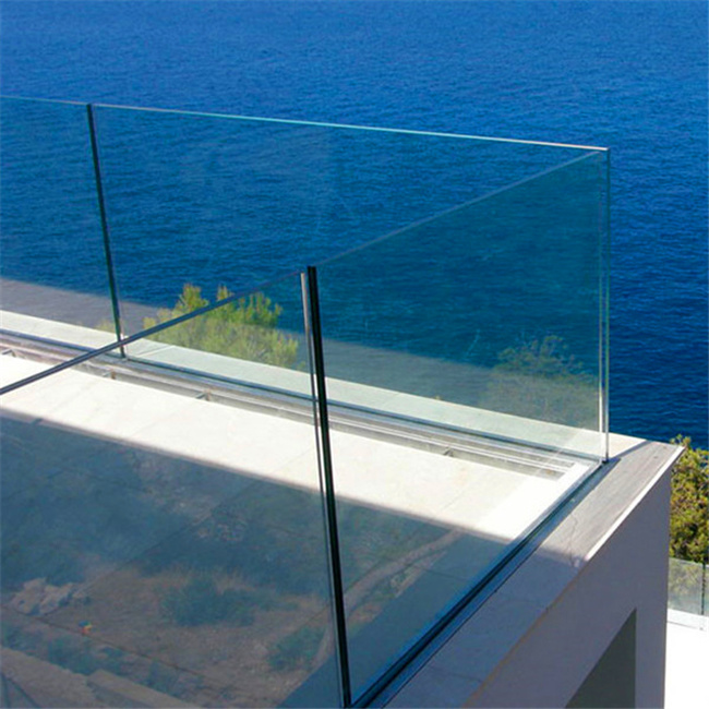U Channel Glass Railing with Laminated Tempered Glass Panels