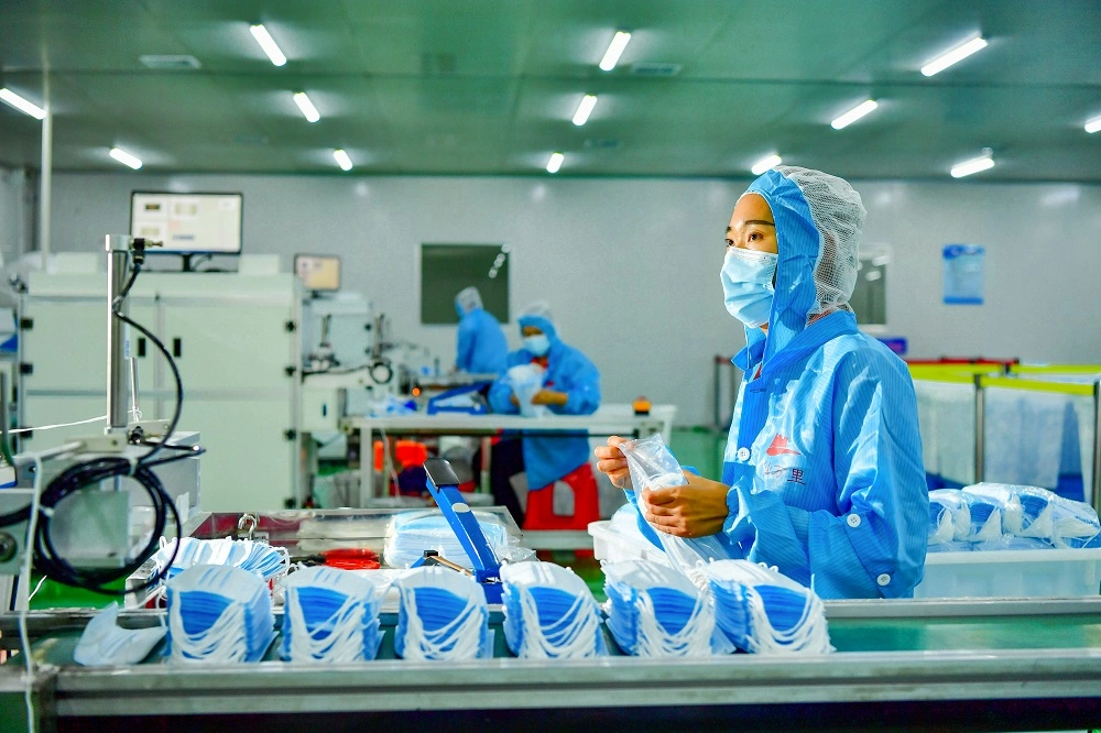 China Manufacturer Eco Friendly SMS Nonwoven Fabric Sterile Reinforced Disposable Surgical Gown