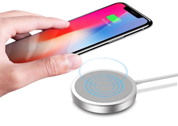 Best Selling Accessories Fast Magnetic Wireless Charger 15W Charger Magnetic Portable Charger for iPhone 12