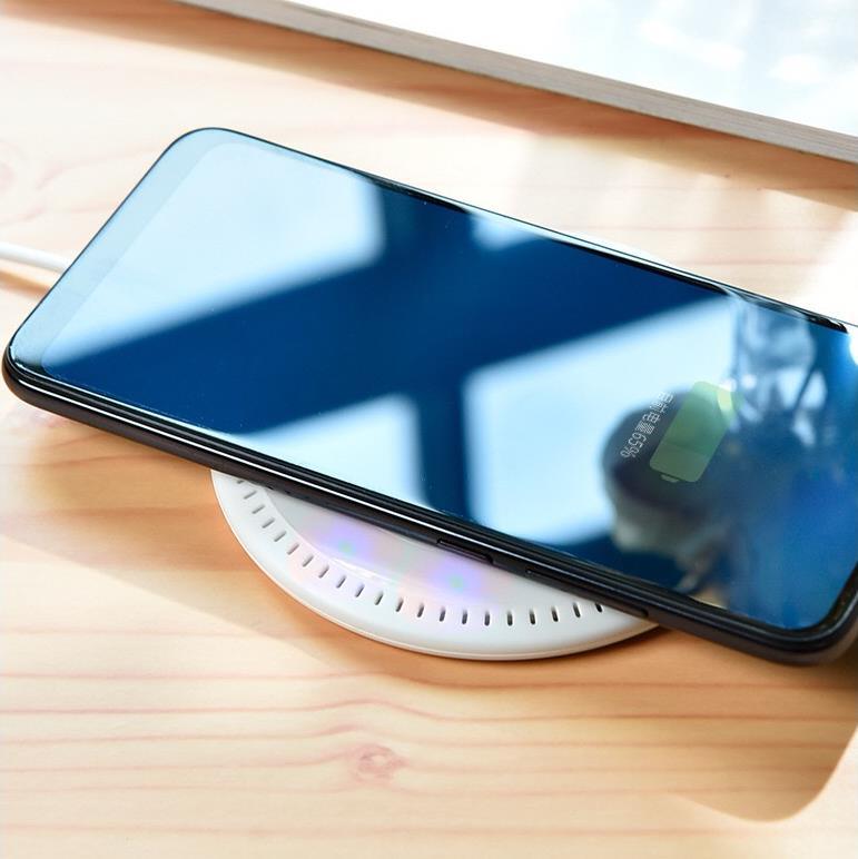 Table Wireless 15W Fast Charging Wireless Charger for Mobile Phone