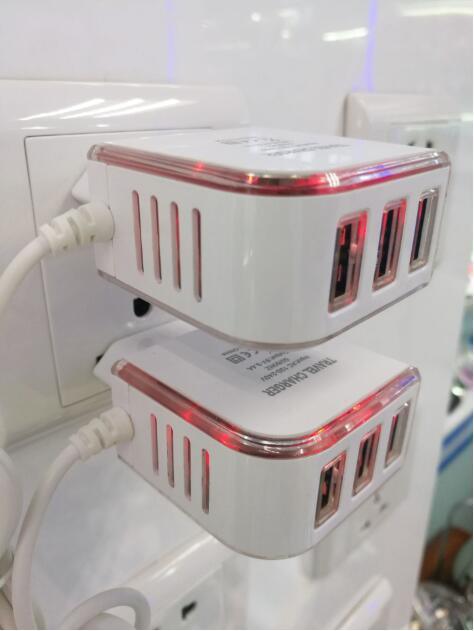 Mobile Phone Charger/3 USB/Fast Charger
