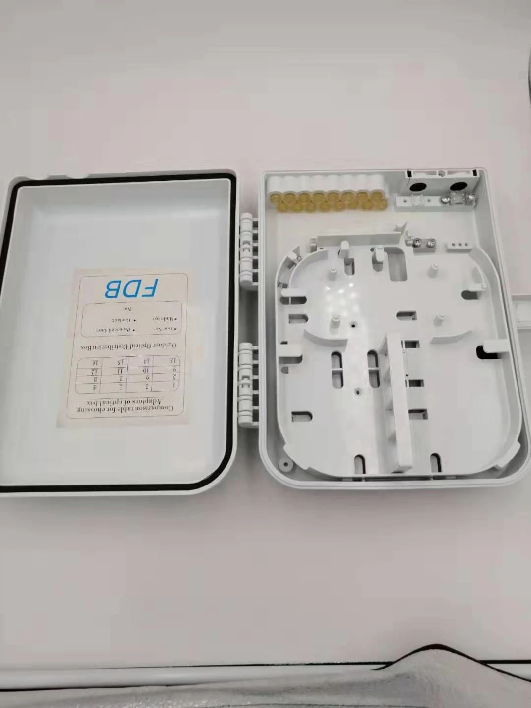 16 Way FTTH Waterproof Fiber Distribution Box Fiber Optic Wall Mounted Distribution Box Portable