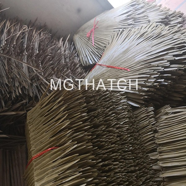 Synthetic Palm Leaf Thatch Beach Umbrella Fireproof Thatched Roof