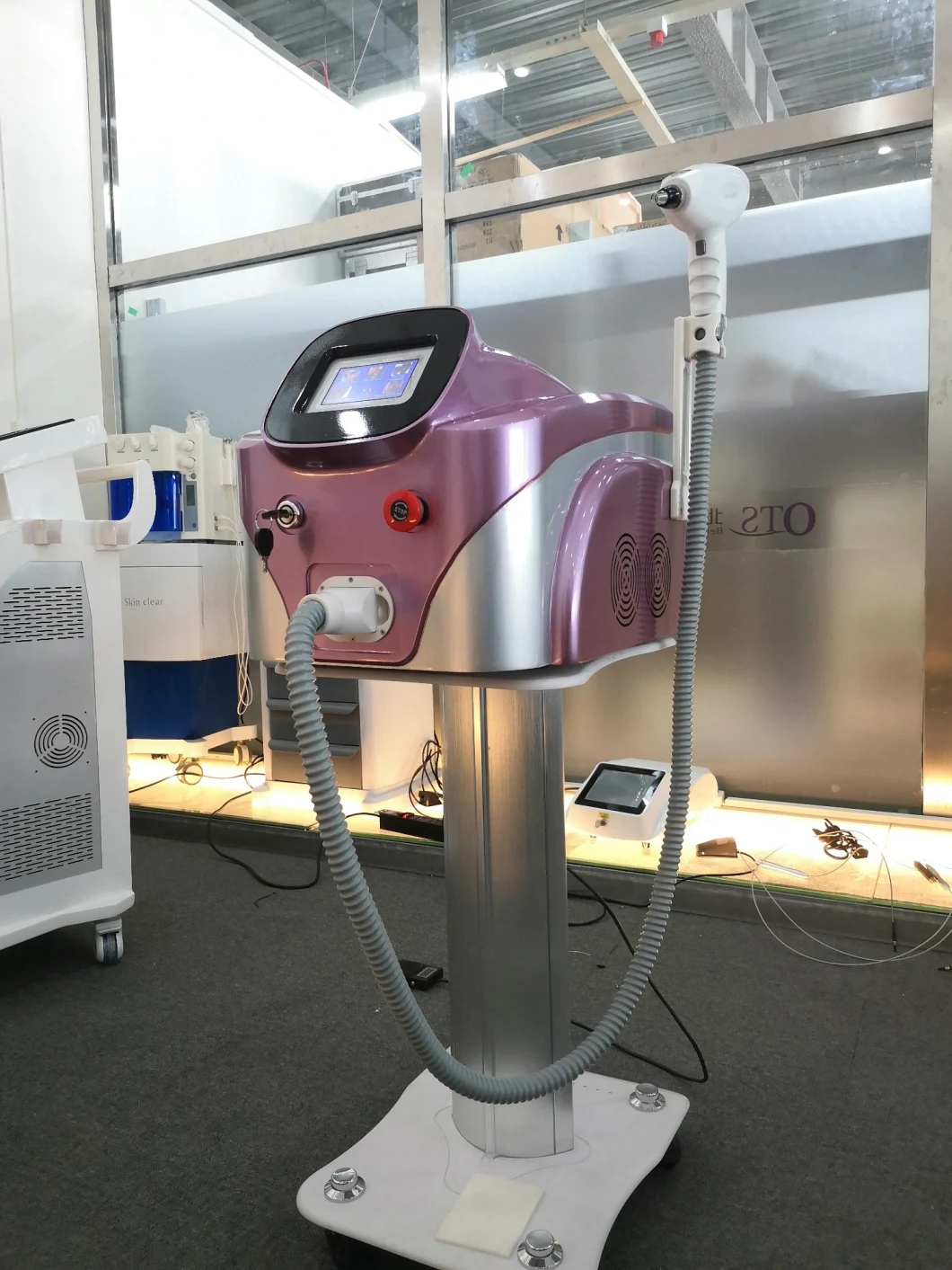 Multifunction Q-Switch ND YAG Laser Tattoo Removal Beauty Clinic Equipment