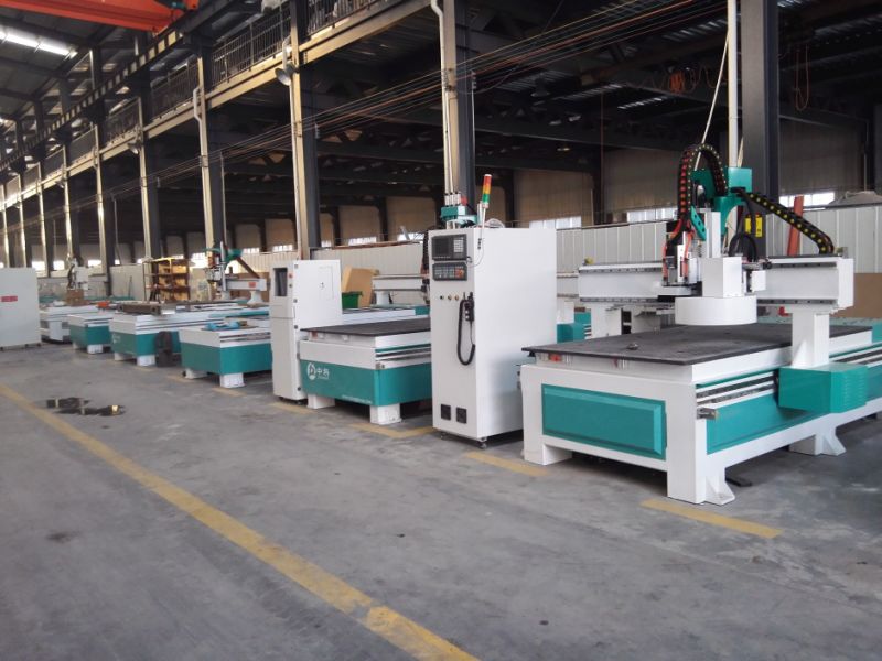 Wood Cutting Machine with Carousel/Wood CNC Router Machine