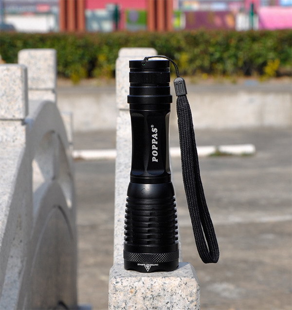 High Powered LED Flashlight Torch Zoom Lens