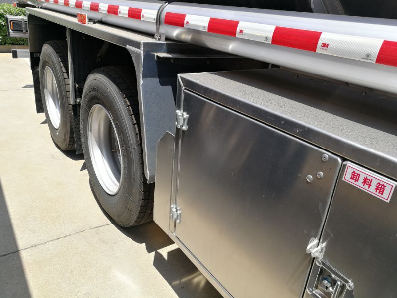 Dongfeng 10000L Oil Tank Truck Fuel Truck for Sale with High Quality