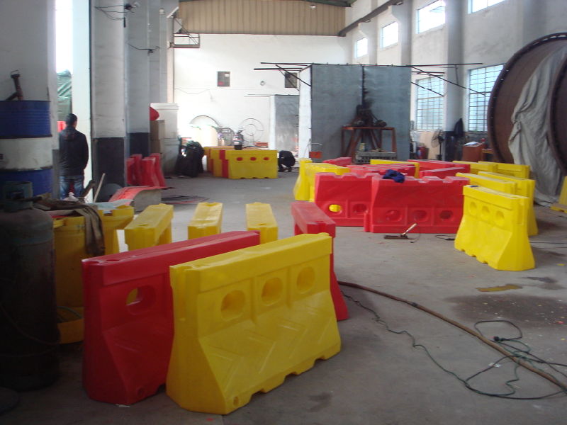 Traffic Safety Facilities Durable Plastic Road Barrier