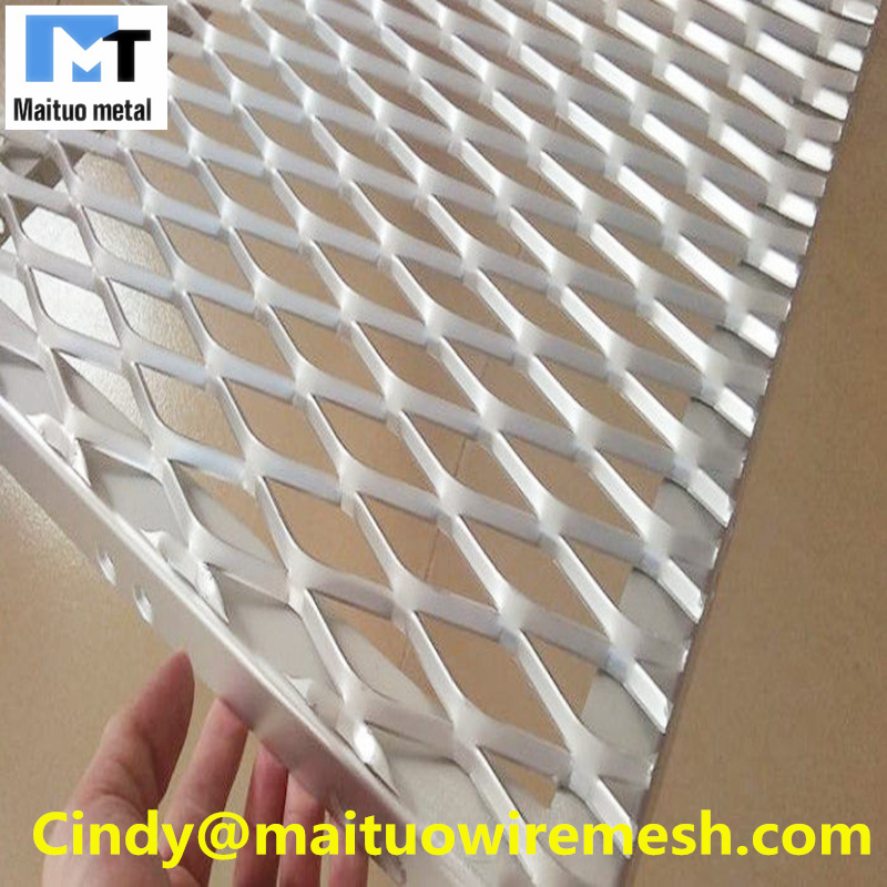 Galvanized / Red Powder Expanded Metal Mesh Fence with Powder