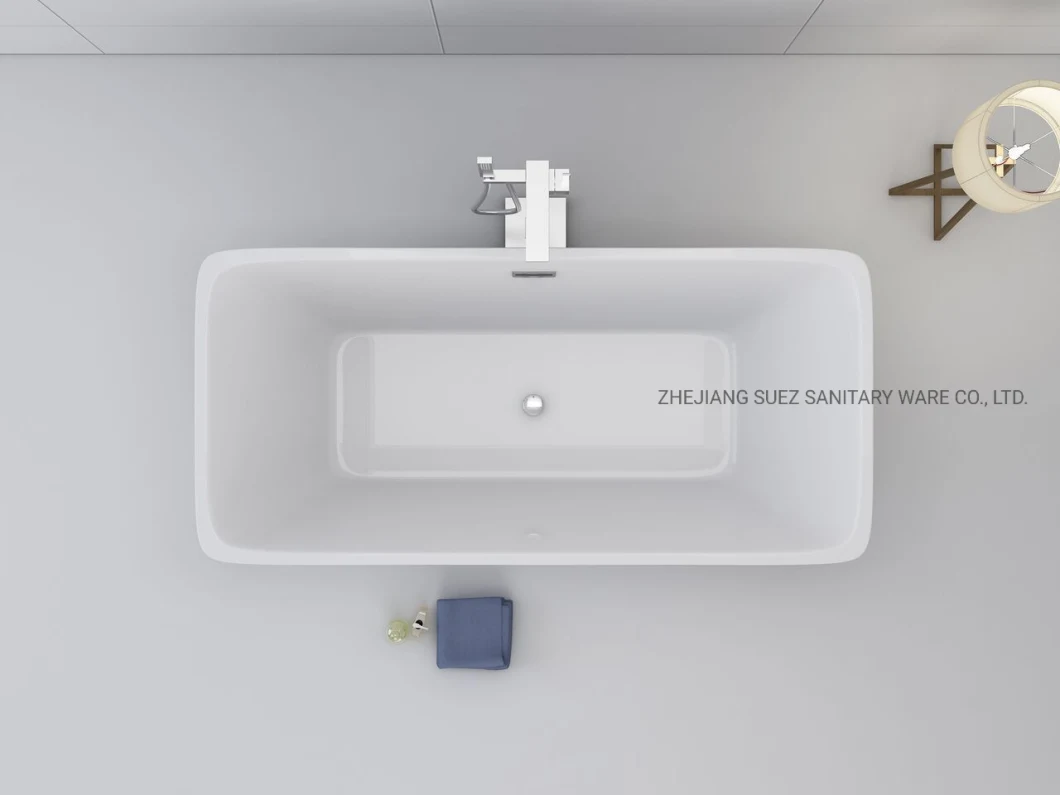 Free Standing Bathtub in Clear Acrylic