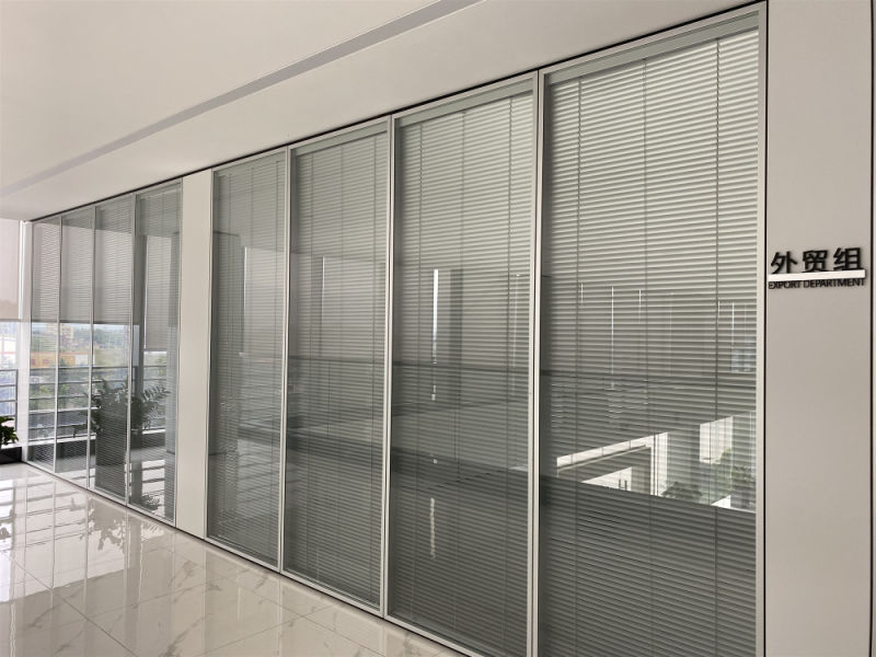 Aluminium Glass Good Quality Partition Wall with Magnetic Blinds and Hinged Door