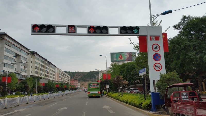 High Power Full Screen LED Roadway Solar Traffic Signal Light
