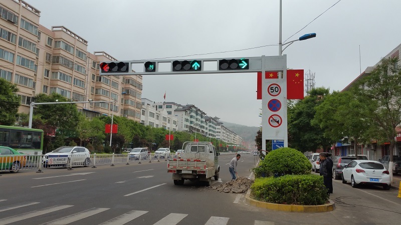 High Power Full Screen LED Roadway Solar Traffic Signal Light