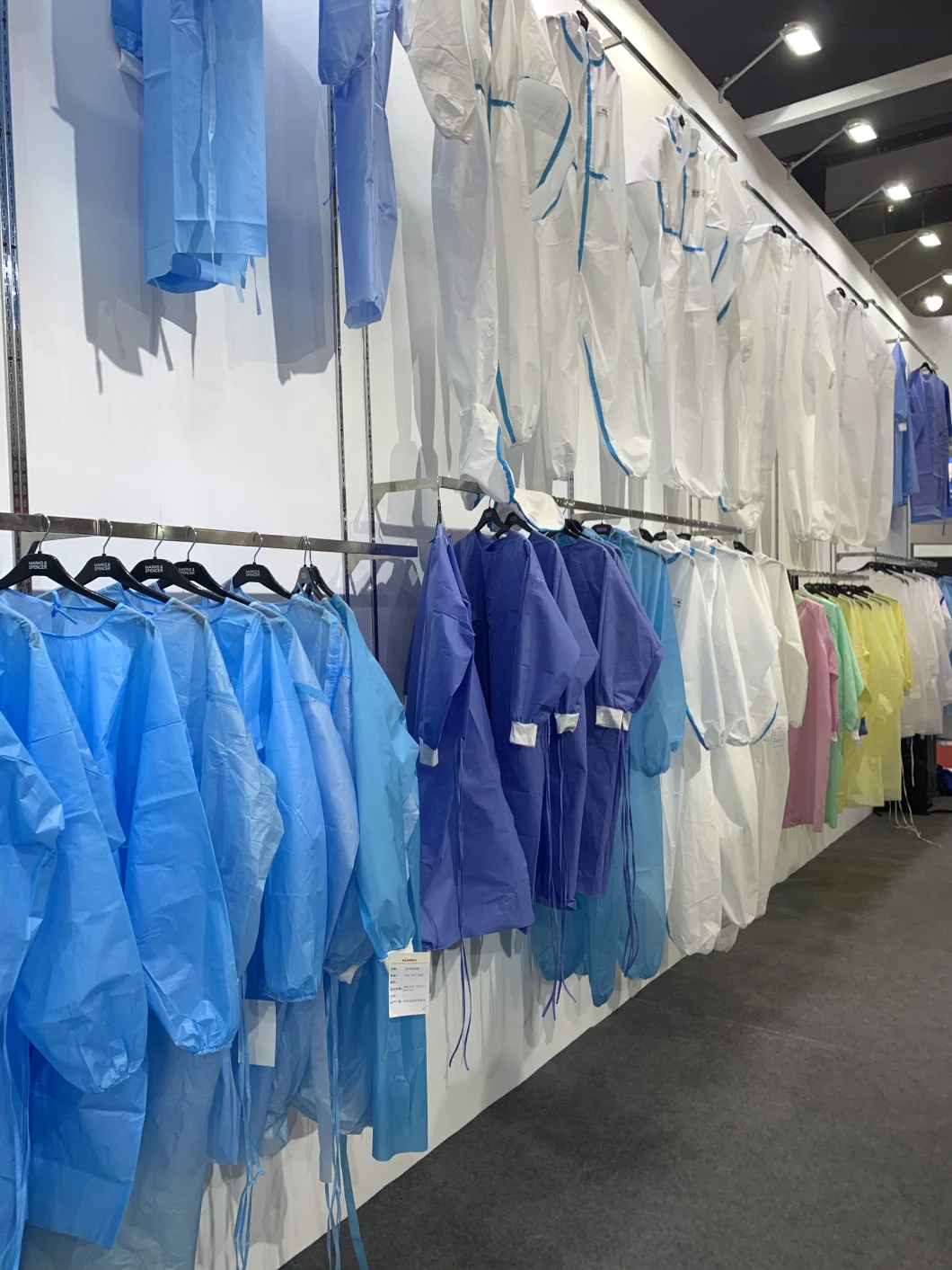 Manufacturer Direct Wholesale Quality Disposable PP / CPE / SMS Medical Protective Clothing Isolation Clothing Surgical Clothing