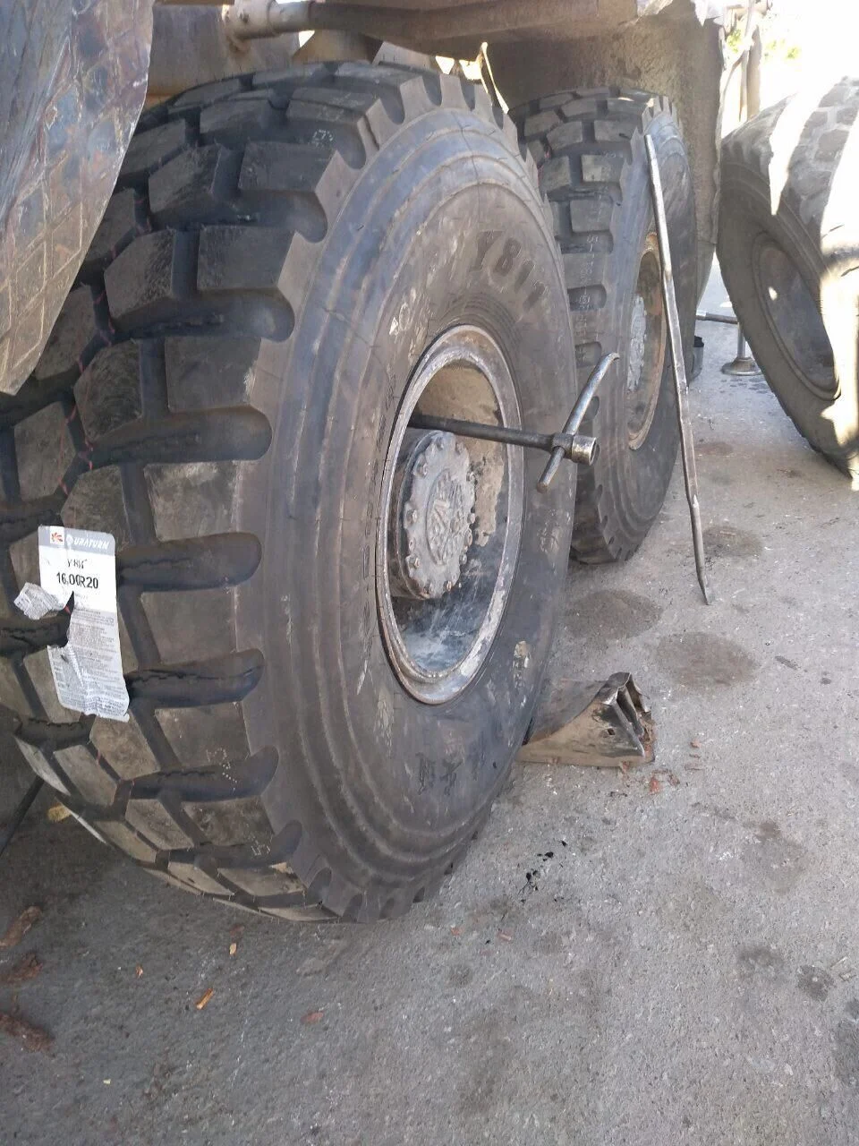 1600r20 Military Tire Hot Selling in Africa and Middle East