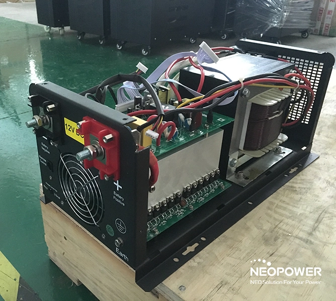 DC/AC Power Inverter 1000W with 70A Charger