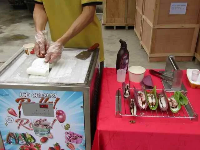 45X45cm Square Pan Table Top Mini Counter Topping Taco Mini Ice Cream Rolls Machine